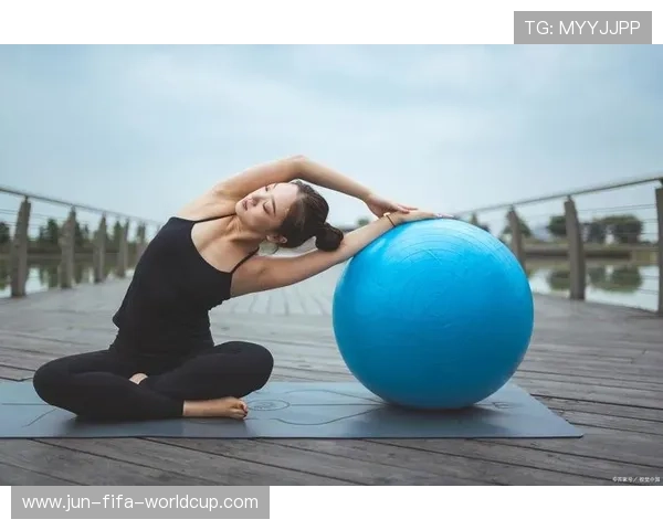 提升办公舒适度与效率 瑜伽球助力健康办公新体验